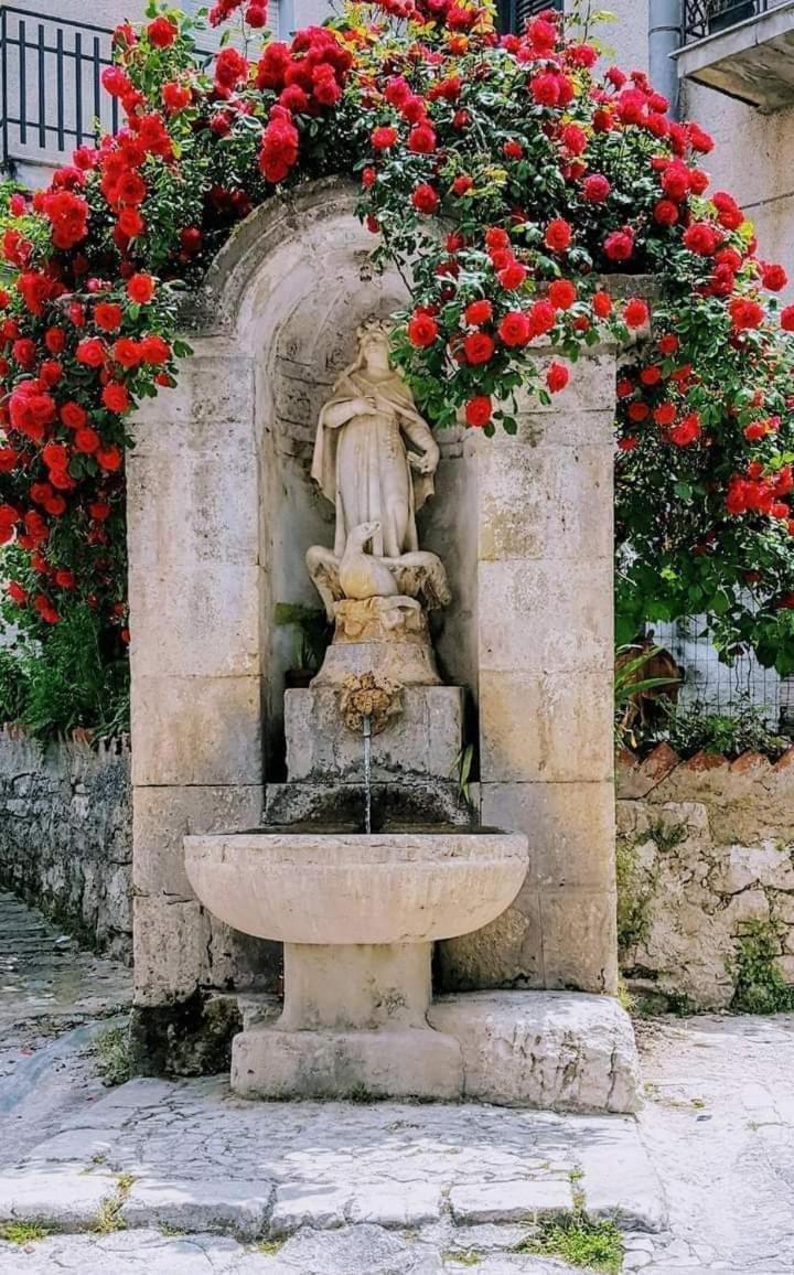 Affittacamere La Cartiera Palazzo Adriano Dış mekan fotoğraf